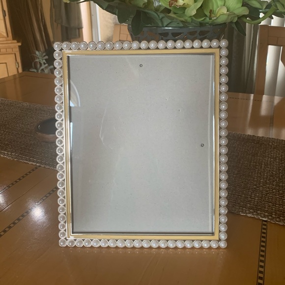 Other - EUC 8 x 10 Pearl/Silver Frame